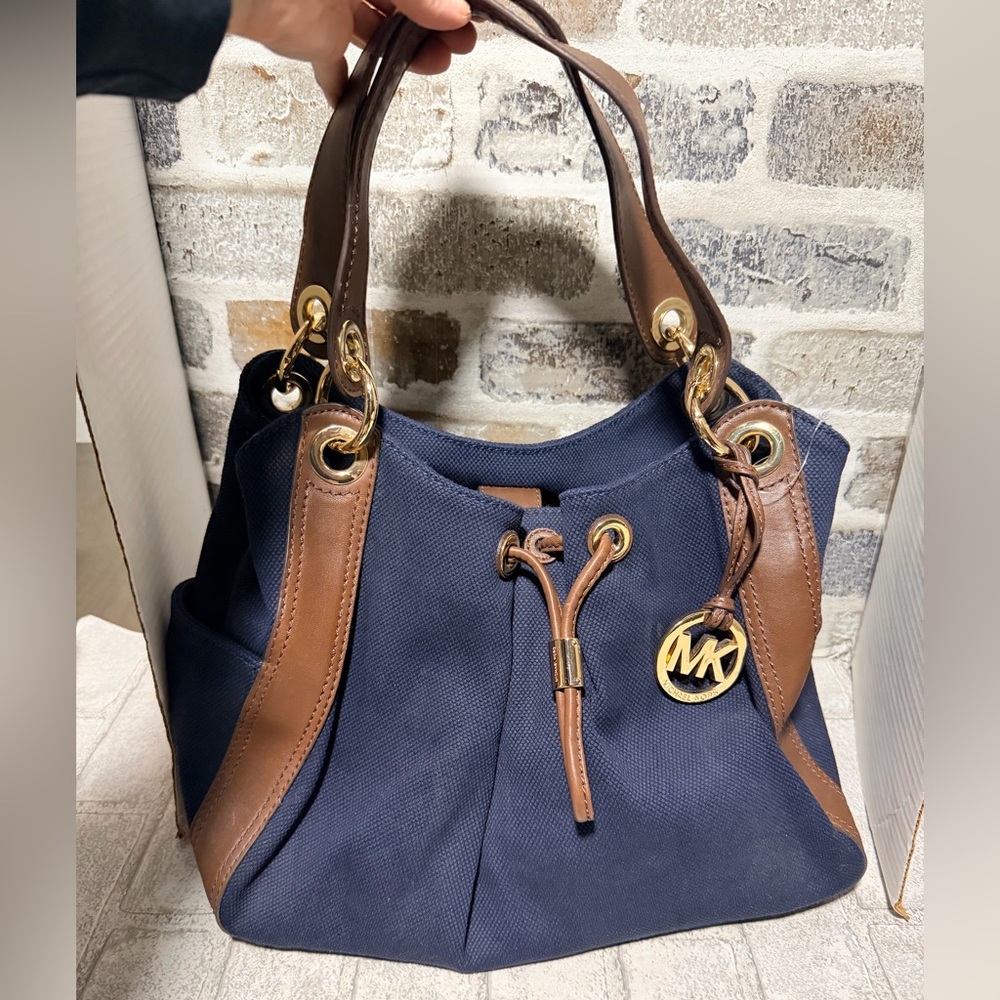 Michael Kors cinch sak bag hand bag blue and brown new no tags - Picture 1 of 11